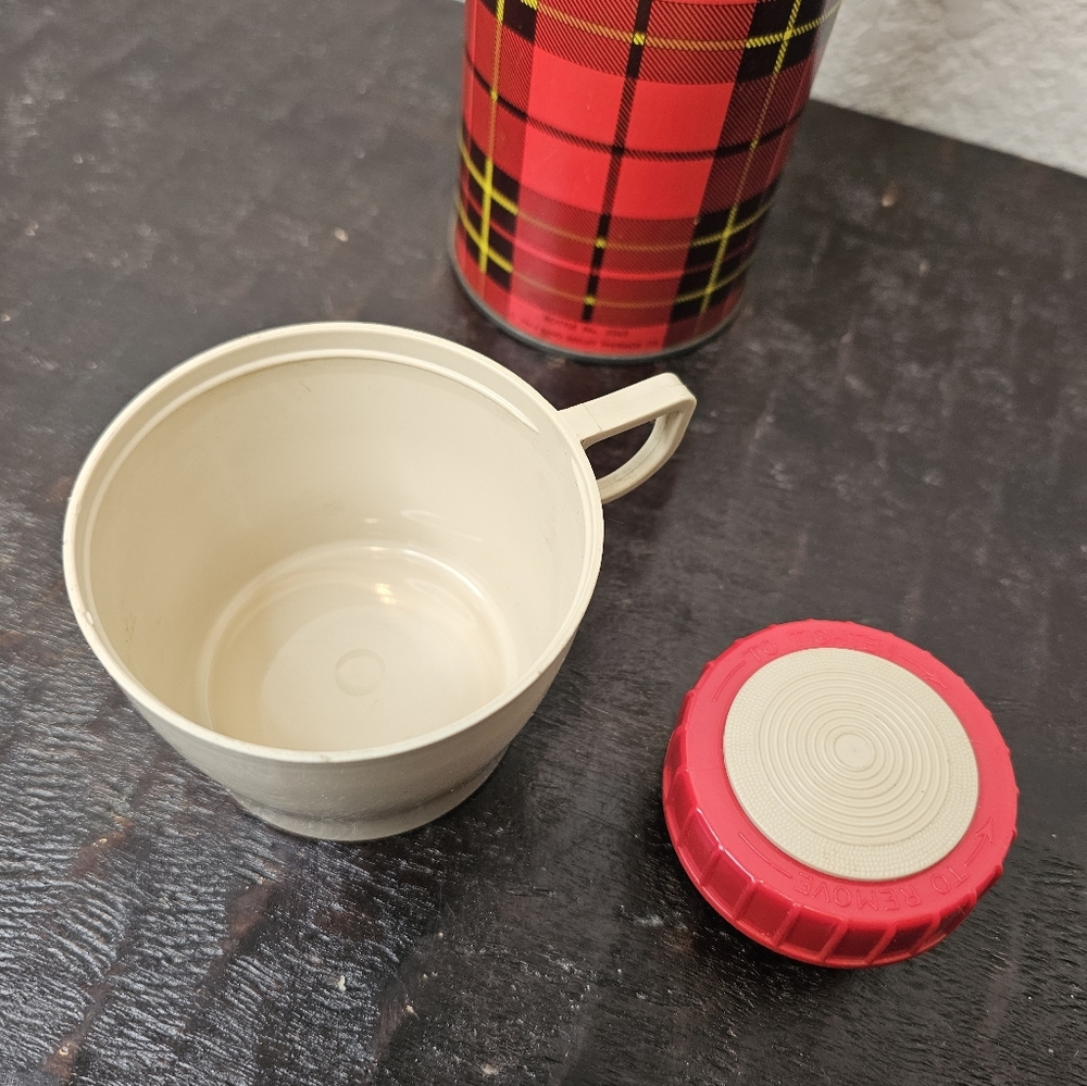 Vintage 1964 Vac Sealed KING-SEELEY THERMOS Red Plaid 2242 Metal 1 QT - Picture 7 of 8